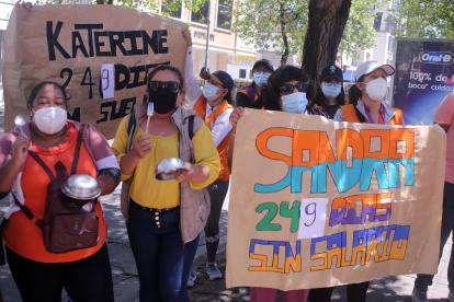 Plantón. Los trabajadores llevan 249 días sin el pago de sus sueldos.