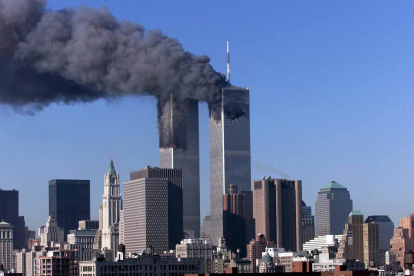 Imagen de archivo que muestra las Torres Gemelas en llamas después del atentado del 11 de septiembre de 2001 en Nueva York
