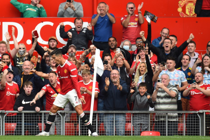 Cristiano Ronaldo marcó doblete en su debut con el Manchester United.