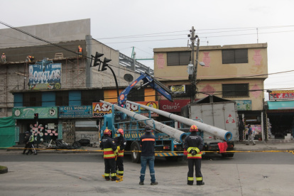 Reacción inmediata. Dependiendo del tipo de estructuras afectadas, la Empresa Eléctrica debe enviar personal, material y otros recursos para  la reposición de los elementos dañados.