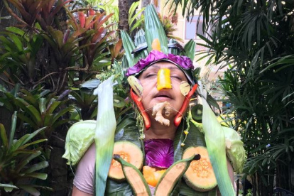 Hasta las frutas fueron aprovechadas para el concurso "Figurinas de verdad".