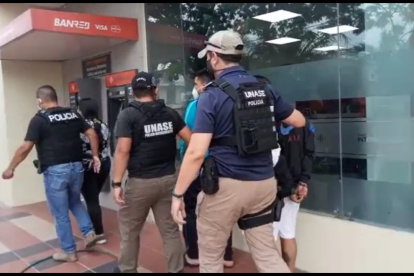 Los detenidos fueron llevados a la Unidad Judicial del Cuartel Modelo para ser puestos a órdenes de un juez de turno.