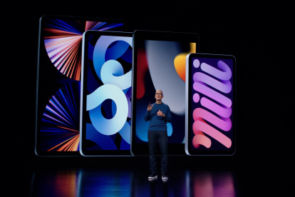 Fotografía cedida por Apple Inc. que muestra los nuevos iPad y iPad mini, este 14 de septiembre de 2021, en Apple Park en Cupertino, California.