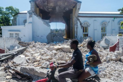 El devastador terremoto ocurrió hace un mes y aún persisten