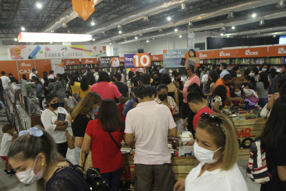 EN EL CENTRO DE CONVENCIONES ES EL ULTIMO DE DIA DE LA FERIA DE LIBRO 12 DE SEPTIEMBRE DEL 2021 GUAYAQUIL-ECUADOR