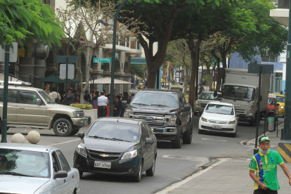Tráfico en la calle Panamá....Fd Miguel Canales...10-09-2021