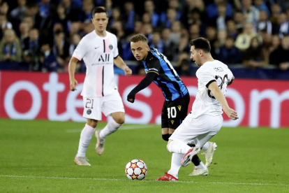 Lionel Messi intentó destacar y estuvo cerca de anotar tras un disparo en el travesaño.