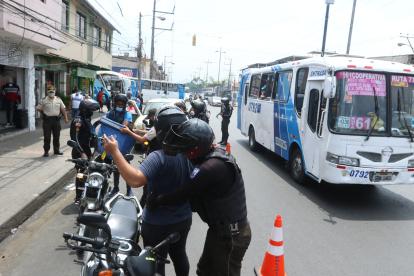 Control. La Policía Nacional realizó un operativo ayer en la avenida Portete.