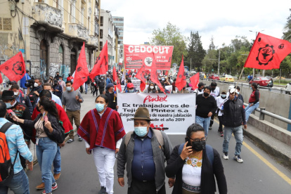 Marcha. Los dirigentes sindicales de línea socialista marcharon por el Centro Histórico de Quito.