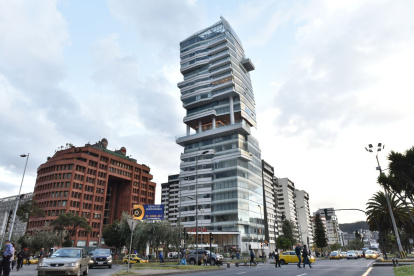 Altura. Los edificios de gran tamaño se sitúan alrededor de las avenidas grandes, como la Naciones Unidas.