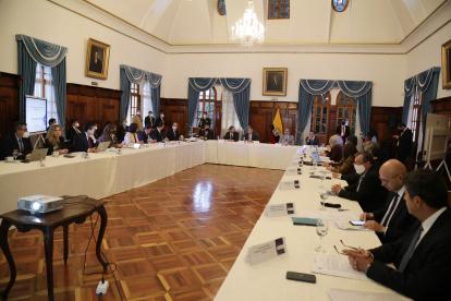 El presidente Guillermo Lasso y el canciller Mauricio Montalvo participaron el pasado lunes en una reunión con el cuerpo diplomático ecuatoriano acreditado en el exterior. El jefe de Estado y el titular de la Cancillería presentaron las líneas de trabajo en materia de política exterior.