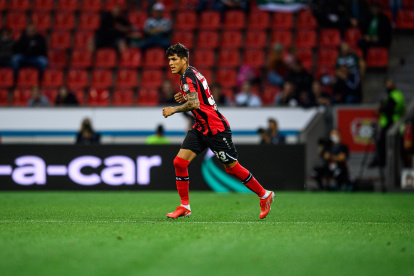 El defensor zurdo ecuatoriano debutó con la camiseta del Bayer Leverkusen.