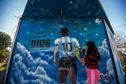 Imagen de archivo de un mural dedicado Diego Maradona. EFE/Demian Alday Estevez.