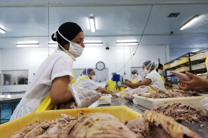 La industria atunera es la manufactura de exportación más importante.