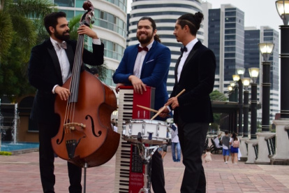 Juan Posso (d), Miguel Gallardo y Fernando Alvarado, integrante de Jazz Trío.