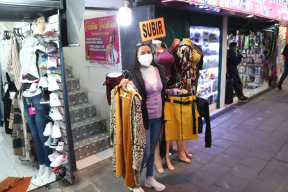 1. Comercio. Hay varias ofertas a lo largo de la J: desde zapatos hasta brochas para maquillar.