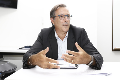 Jerome Cardineau. Es ingeniero especializado en ingeniería marina en campos petroleros. Desde septiembre de 2020 es el director general de Veolia Ecuador, empresa francesa que opera al consorcio Interagua.