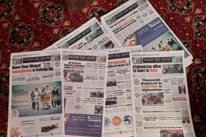 En la imagen, varios ejemplares del diario Afghanistan Times.