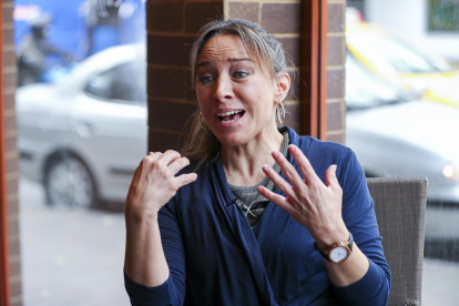 La escritora María Luz Albuja habla durante una entrevista con Efe el 15 de septiembre de 2021, en Quito (Ecuador).