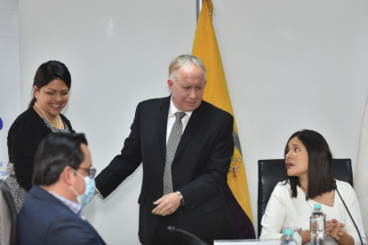 En la ratificación del encargo estuvieron presentes los cuatro consejeros que votaron a favor de Córdova. Los de minoría no llegar al CPCCS.