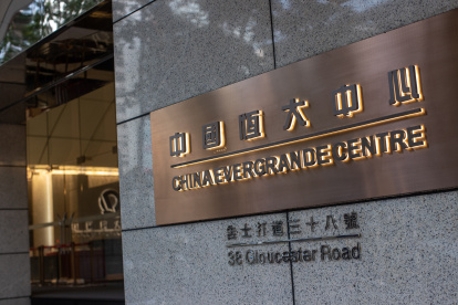 Evergrande en un edificio en Hong Kong, China.