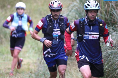 Los deportistas deberán recorrer por varios terrenos, en trekking y bicicleta, hasta llegar a la meta.