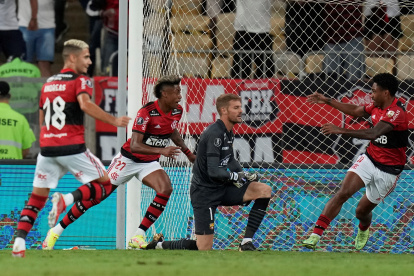 Bruno Henrique anotó un doblete en la primera parte para poner a ganar a Flamengo.