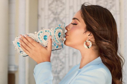 Navila Dieb, Reina de Guayaquil 2020, con su corona.