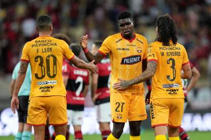 Jugadores de Barcelona se respaldan tras la derrota por 2-0 en Brasil contra Flamengo.