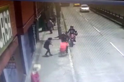 Quito. En el sector de la Villaflora, en el sur, una mujer recibió un disparo en la cabeza, en medio de un asalto tipo sacapintas.