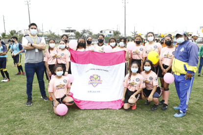 Las  chicas de Leonas entrenan en la ciudadela la Floresta de Guayaquil. Están listas para el debut.