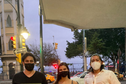 Acción. Activistas y ciudadanos durante el plantón, el viernes pasado.