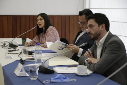 La presidenta Sofía Almeida, socialcristiana; el vicepresidente David Rosero, maoísta, y el consejero correísta Juan Javier Dávalos.