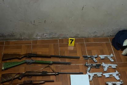 Evidencias. Armas y municiones se incautaron en la acción militar.