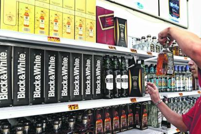 Licores más económicos se verán afectados, según los importadores del producto.