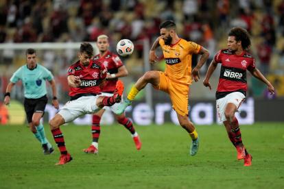 Barcelona y Flamengo buscan un cupo para a final de Libertadores.