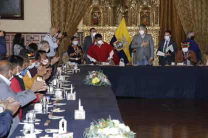 El presidente Guillermo Lasso mantuvo un encuentro con representantes de la Federación Interprovincial de Centros Shuar. El mandatario recibió el apoyo de los dirigentes