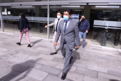 Diligencia. Jorge Yunda acudió ayer al Complejo Judicial norte de Quito para la instalación de la audiencia.