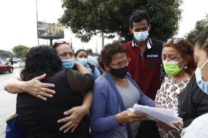 Familiares de reos fallecidos a la espera de información.