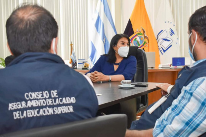Autoridades de la Universidad de Guayaquil y del Caces coordinan la jornada que se desarrollará del 15 al 17 de octubre.