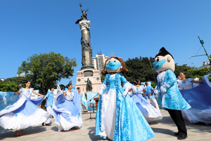 Actividad. Con el pregón cívico se inauguró la agenda por los 201 años de Independencia de Guayaquil.