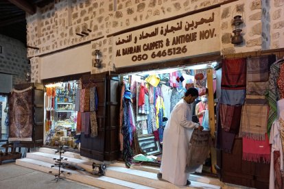 Zoco de la ciudad de Sharjah, capital de este pequeño emirato colindante con Dubái que trata de brillar al lado del más famoso y atractivo vecino con una oferta más cultural.