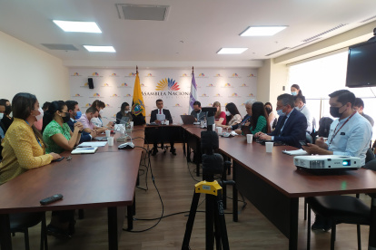 Luego de la sesión de este lunes, los legisladores se movilizaron hasta el centro de privación de libertad Regional.