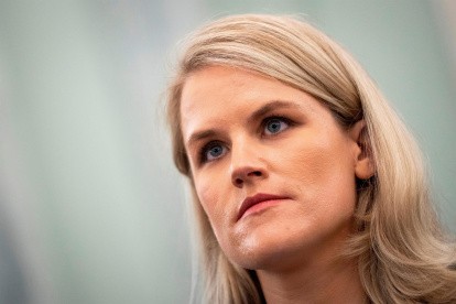 La exempleada de Facebook Frances Haugen testifica ante el subcomité de Protección al Consumidor, Seguridad de Productos y de Datos del Senado de EE.UU., este 5 de octubre de 2021, en Washington.