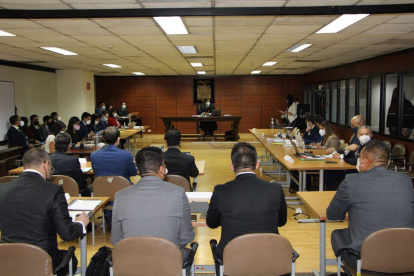 Diligencia. La audiencia de formulación de cargos por el caso de los Dhruv se realizó en la Corte.