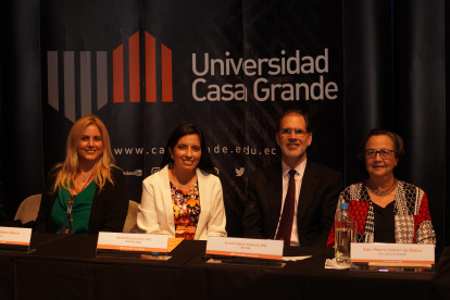 Jimena Babra, Canciller de la U. Casa Grande; Bernardita Justiniano, Vicerrectora Académica; Ernesto Noboa, rector; Marcia Gilbert de Babra, presidenta del Consejo de Regentes de la UCG
