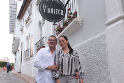 La paraje que reabrió su lacla, La Vinoteca, para regresarle el brillo a un barrio.