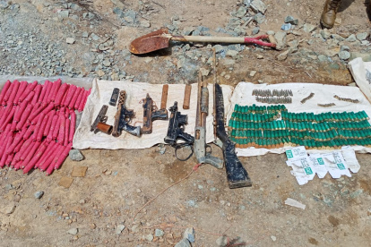 Material. Sigue el decomiso de armas y material usado para minería ilegal.