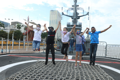 Ejemplo. Los niños guayaquileños demostraron ser ciudadanos fuertes, que se acoplaron a todas las circunstancias durante la pandemia.