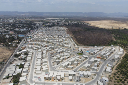 La obra.  Una imagen aérea del sitio donde se levanta el proyecto Mi Casa Mi Futuro, en Guayaquil.
